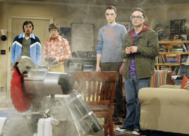 画像1: ©️CHUCK LORRE PRODUCTIONS/WARNER BROS TV.