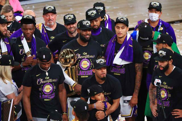 画像: レイカーズが17度目の優勝を果たす