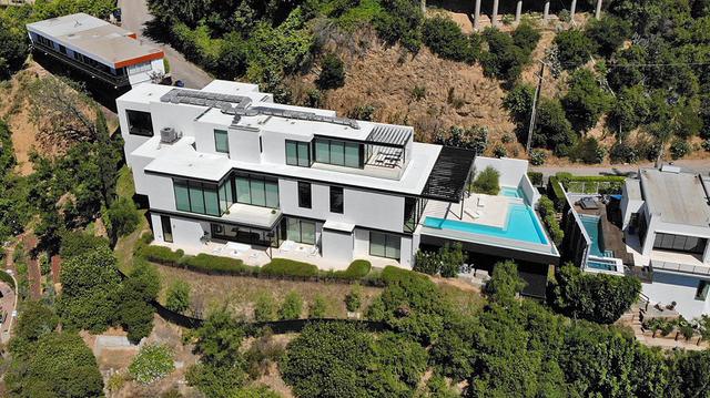 画像: アリアナがロサンゼルス近郊の高級住宅街ハリウッドヒルズに約14億6,000万円で購入した豪邸。
