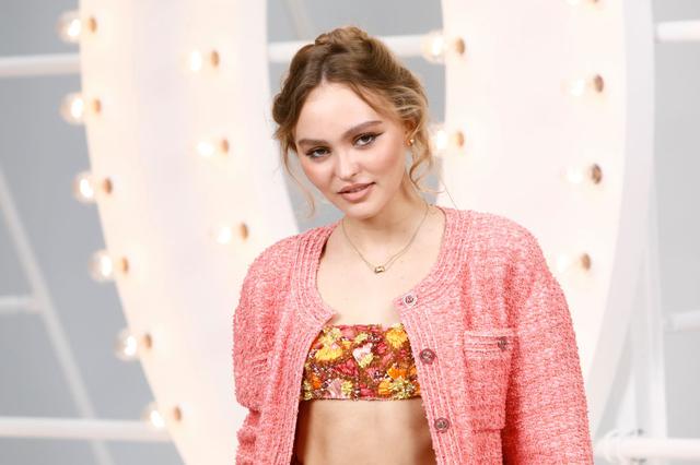 画像2: ティモシー・シャラメ、世間の視線を釘づけにした「濃厚キス」写真に言及