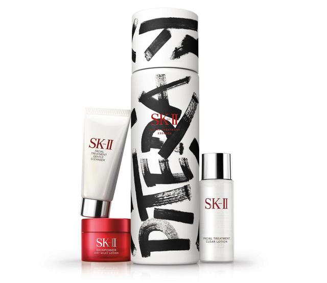 画像: SK-II フェイシャル トリートメント エッセンス ストリート アート リミテッド エディション 230mL(現品)/SK-II フェイシャル トリートメント ジェントル クレンザー (洗顔料) 20g/SK-II フェイシャル トリートメント クリア ローション (ふき取り用化粧水) 30mL/SK-II スキンパワー エアリー (美容乳液) 15g