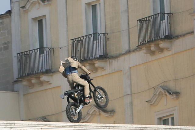 画像: ダニエル考案のバイクスタントの対策