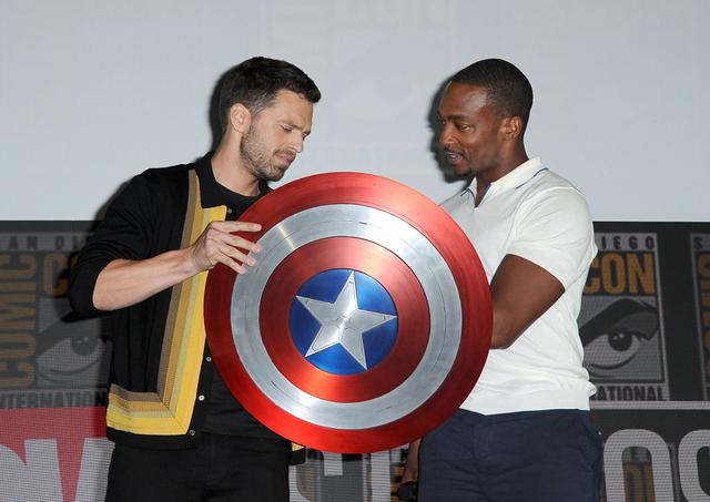 画像: 左:セバスチャン・スタン、右:アンソニー・マッキー