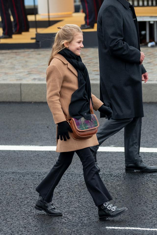 画像4: スウェーデン王室の王女母娘の「リンクコーデ」に熱視線