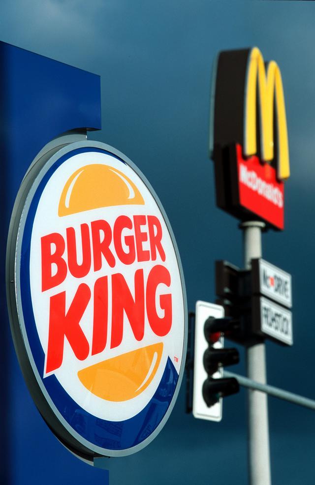 画像: バーガーキング、「マクドナルドで注文を」と異例のお願い