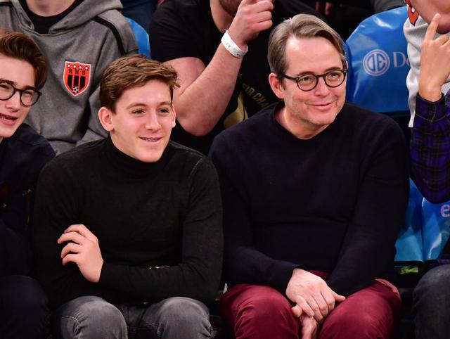 画像5: サラ・ジェシカ・パーカーが家族3人で投票所へ
