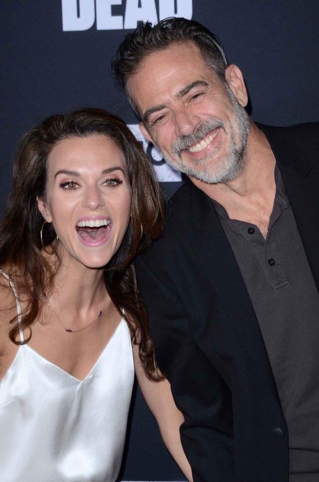画像: ヒラリー・バートンとジェフリー・ディーン・モーガン。