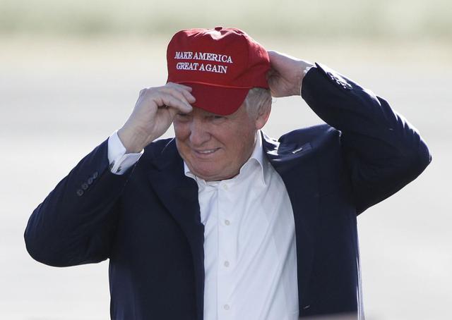 画像: 「MAGAハット」に対抗 or 応答している?