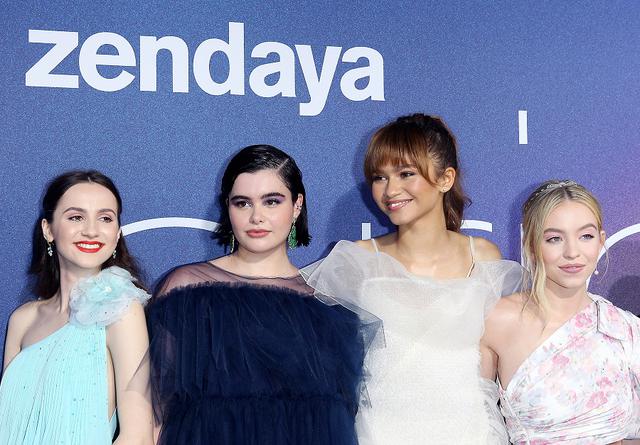 画像: ドラマ『ユーフォリア/EUPHORIA』のキャストたち。左から、モード・アパトー、バービー・フェレイラ、ゼンデイヤ、シドニー・スウィーニー。