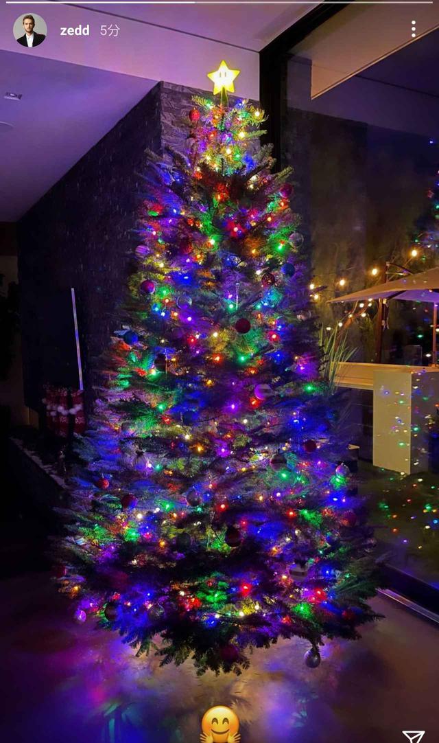 画像: セレブが続々とクリスマスツリーを公開