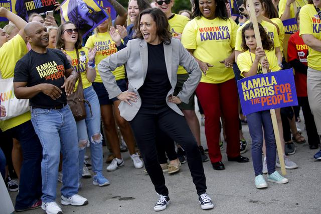 画像: カマラ・ハリス次期米副大統領が米Vogueの表紙に