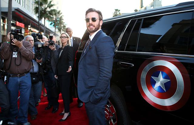 画像1: キャプテン・アメリカ役は卒業したはずだけど…?