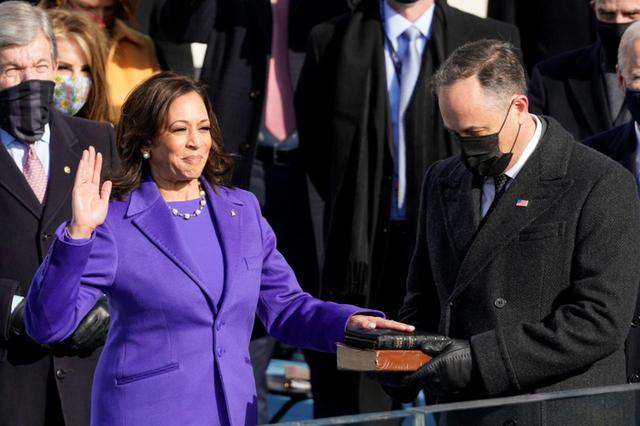 画像: カマラ・ハリス副大統領もSNSのプロフィール欄にて自身のプロナウンはshe/herであると明記するなど、プロナウンの明示のノーマライズに積極的に参加している。