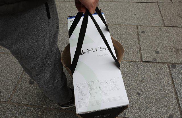 画像: PS5を狙う宇宙軍兵士が取った行動