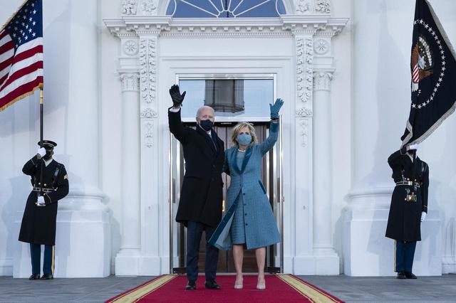 画像1: 大統領就任式のドレスは注目の的