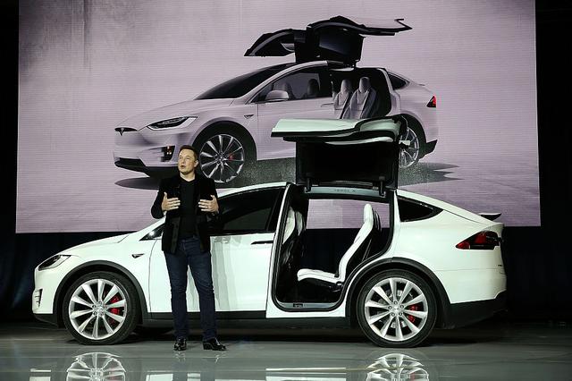 画像: オモシロ機能がいっぱいのテスラ車
