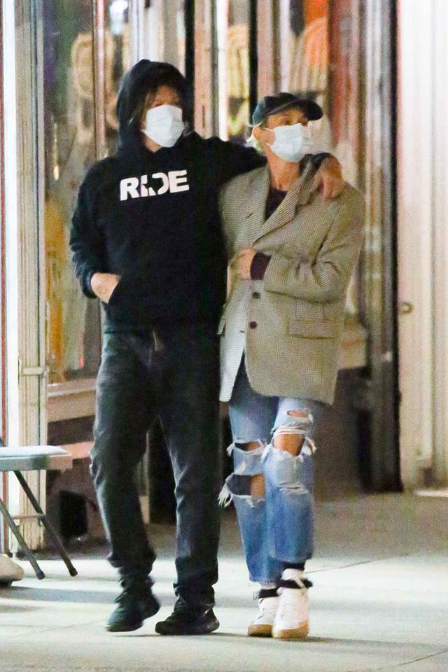 画像1: ノーマン・リーダスがパートナーと2人きりの時間を満喫