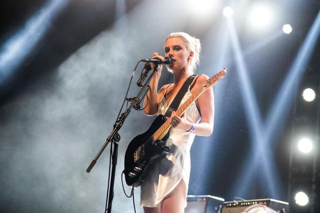 画像: ウルフ・アリス(Wolf Alice)のボーカル、エリー・ロウゼル