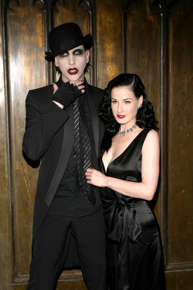 画像: 2003年、交際していた頃のマリリンとディタ。ディタは女性たちが主張しているような被害を受けた事はなく、2015年の離婚の原因はマリリンの「不貞行為と薬物乱用」だったとコメントしている。