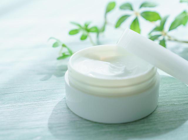 画像: 2.肌を乾燥させる製品を使っている