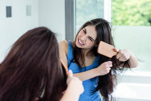 画像: ヘアブラシの買い換えが必要なサイン
