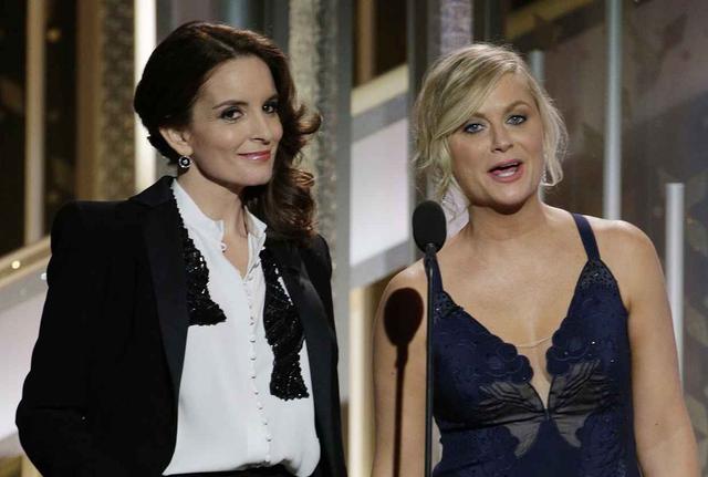 画像: ティナ・フェイ(左)とエイミー・ポーラー(右)