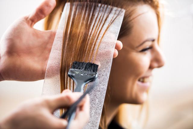 画像: ぺたんこ髪を解消するヘアカラーとは?