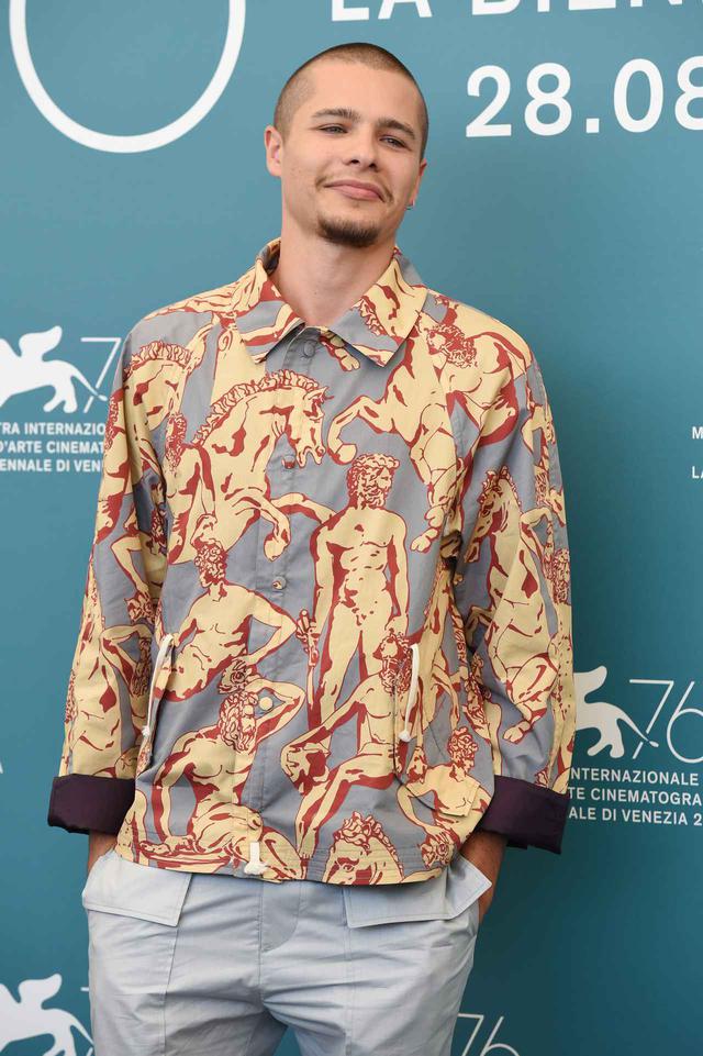 画像2: 柄シャツが似合う系男子