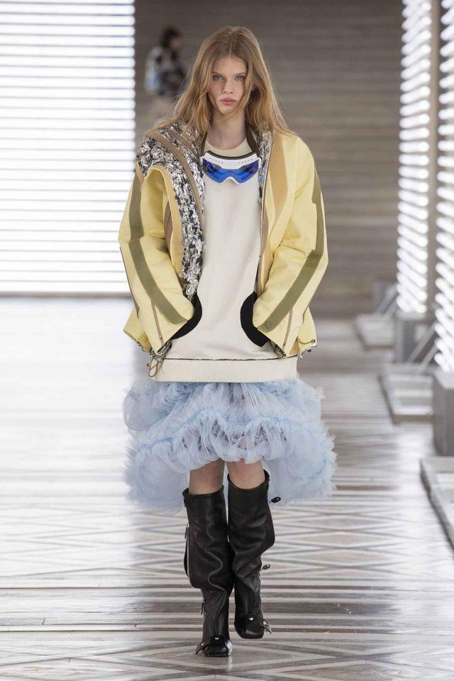 画像1: ルイ・ヴィトン、最新コレクションをルーブル美術館で発表