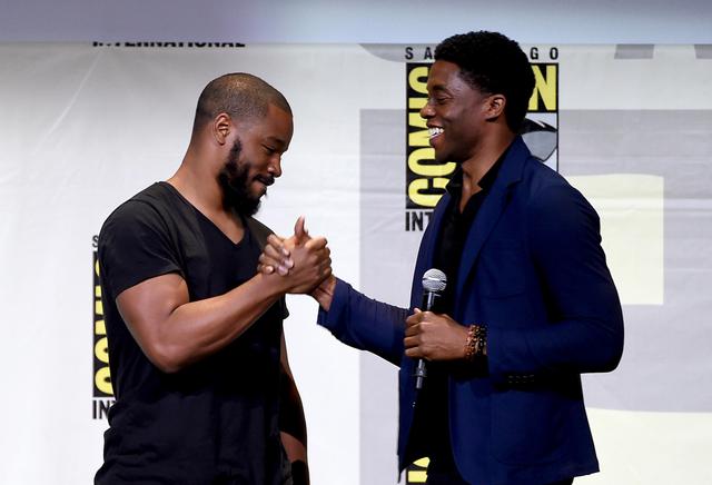画像: ライアン・クーグラー監督(左)、チャドウィック・ボーズマン(右)