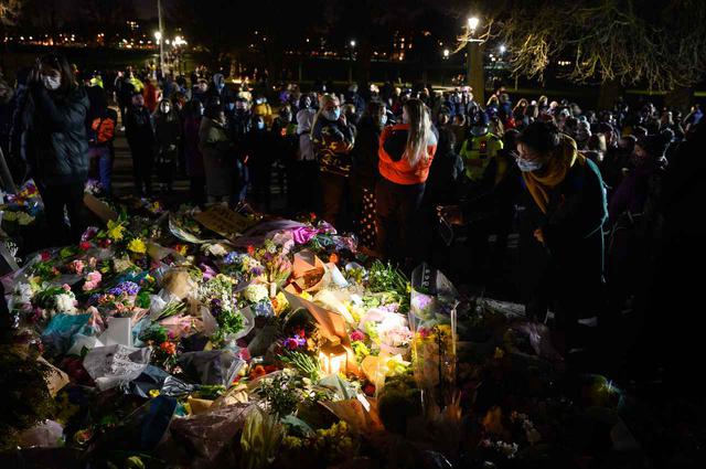 画像1: サラ・エヴァラード誘拐・殺人事件を受けて大規模デモが発生
