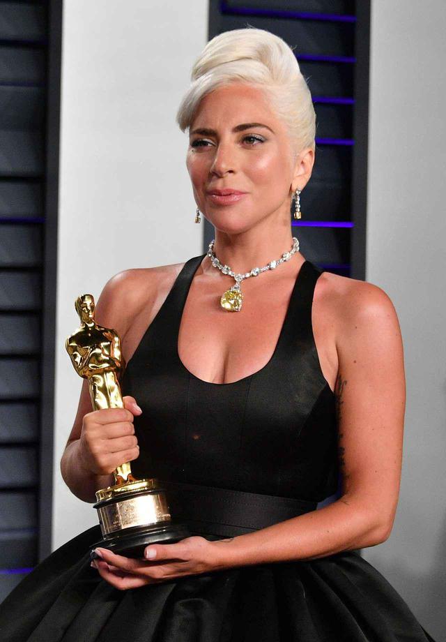 画像1: レディー・ガガが35歳の誕生日を迎える