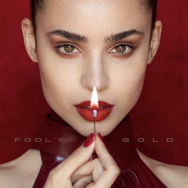 画像: 新曲「Fool's Gold」をリリースしたソフィア・カーソン