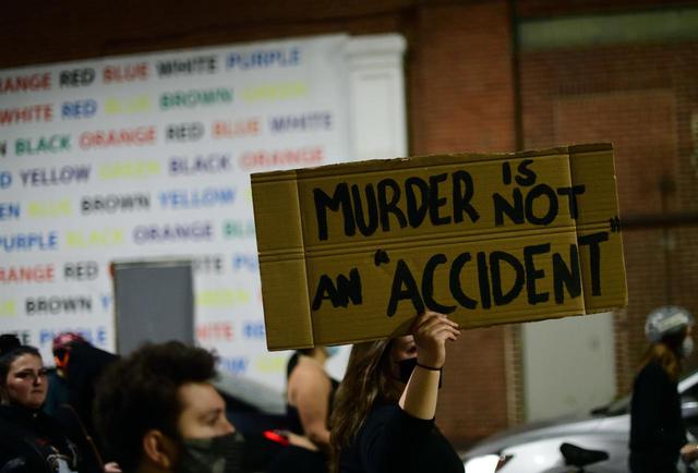 画像: 黒人男性が警察官に銃殺される事件が発生