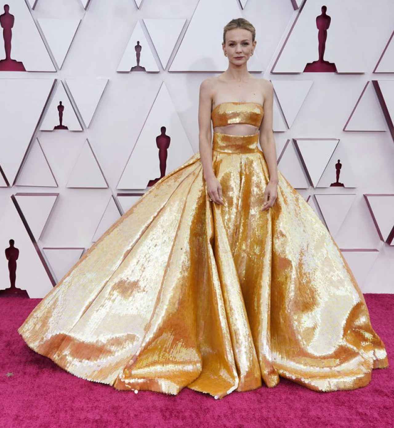 オスカーのドレストレンドは、パンデミックに負けない「ゴールド」と「ネオン」 FRONTROW