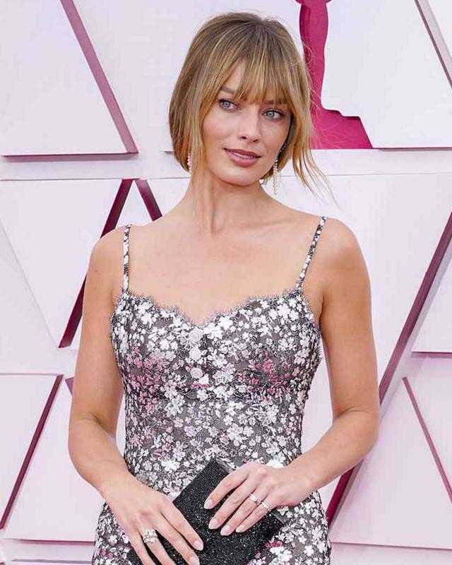 画像: マーゴット・ロビー、前髪ありのスタイルを初披露