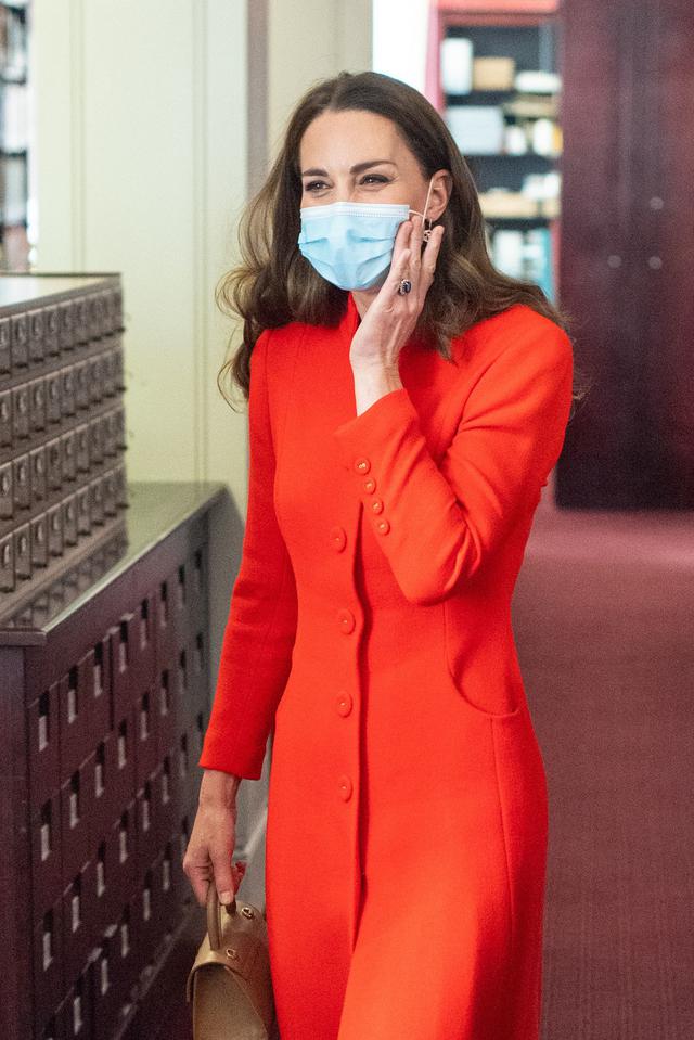 画像: キャサリン妃、ロンドンの名所に本を“置き逃げ”
