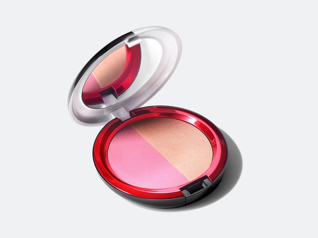 画像: M·A·C「パウダー ブラッシュ デュオ(クルエラ インテンションズ)」限定品 ティックルド パンク(ブライトピンク)/クルエラ インテンションズ(ニュートラル) 5,280円(税込)