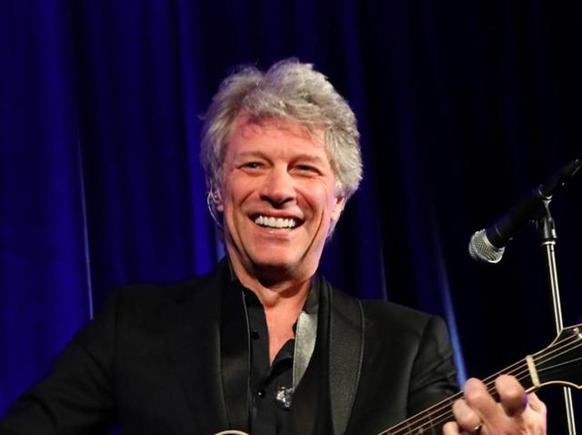 画像: ジョンがハリー・スタイルズの楽曲をカバー