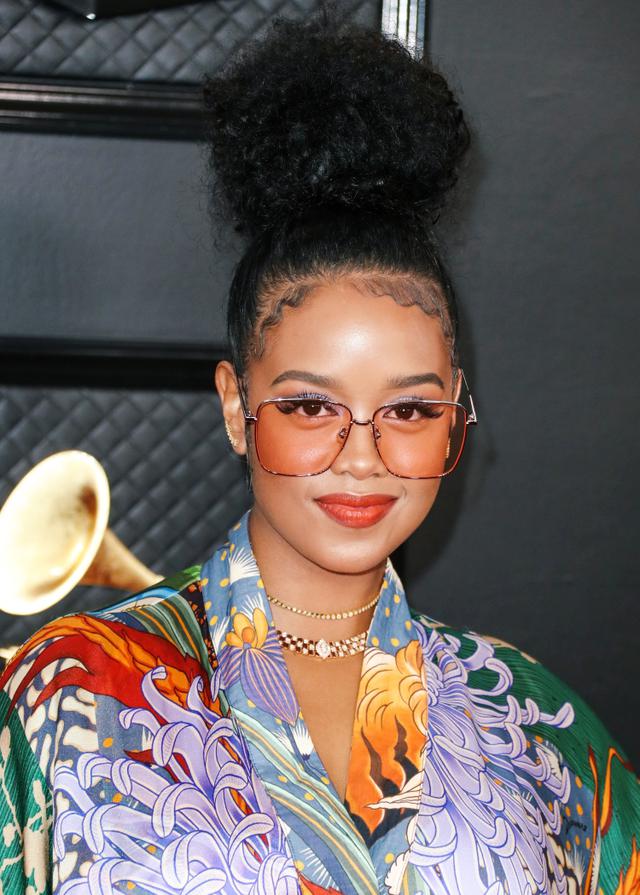 画像: H.E.R.、ティーンバンドに加入していた