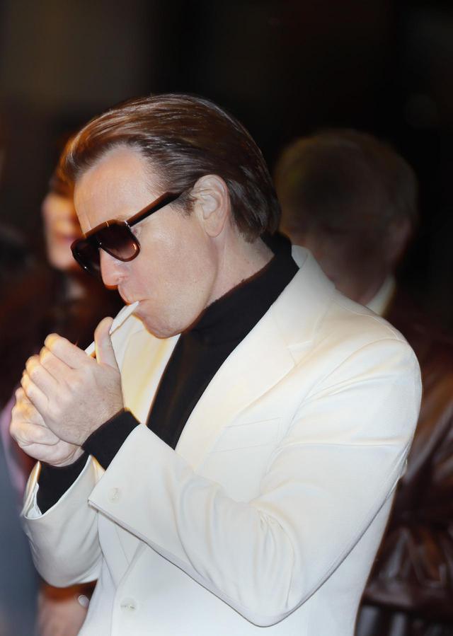 画像: 『HALSTON/ホルストン』撮影中のユアン・マクレガー。