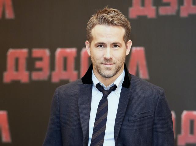 画像: ライアン・レイノルズがサインを送ると約束