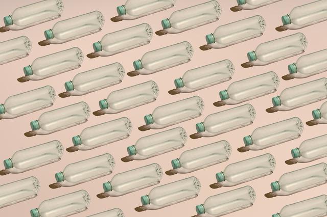 画像: 自分が捨てたプラスチックを食べている