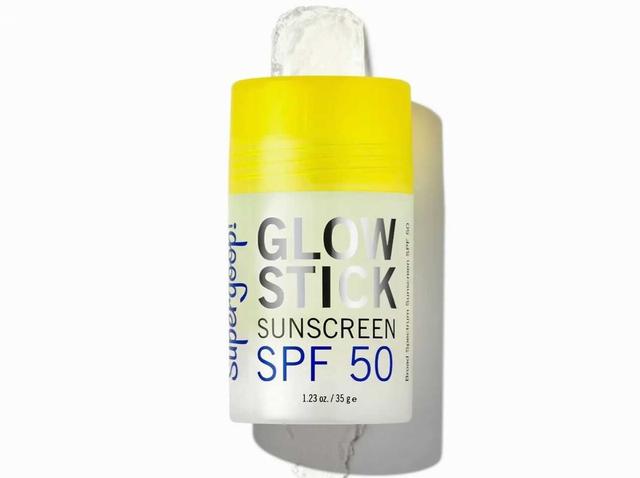 画像: supergoop.com Glow Stick SPF 50
