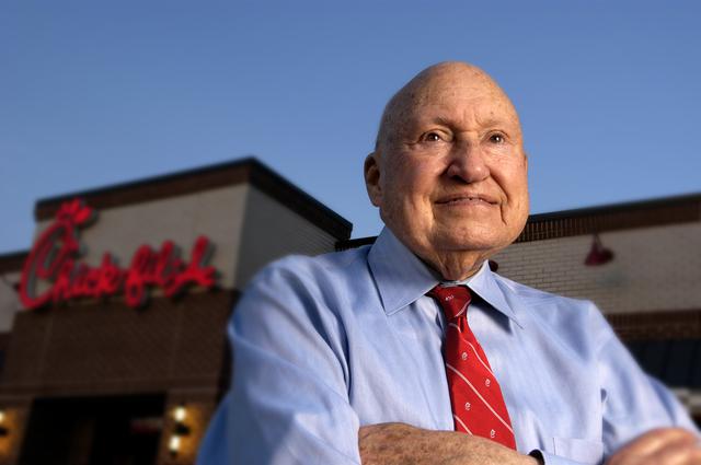 画像: Chick-fil-A創業者兼会長のS・トルエット・キャシー