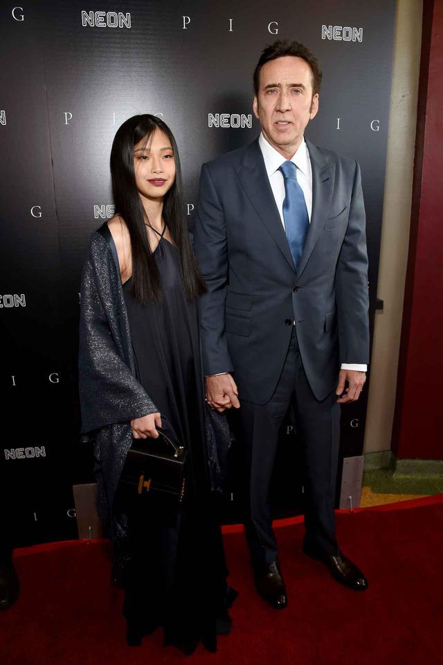 画像1: ニコラス・ケイジが映画のプレミアイベントに日本人妻を同伴