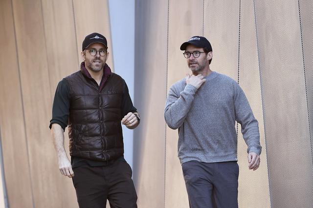 画像: ライアン・レイノルズとヒュー・ジャックマン