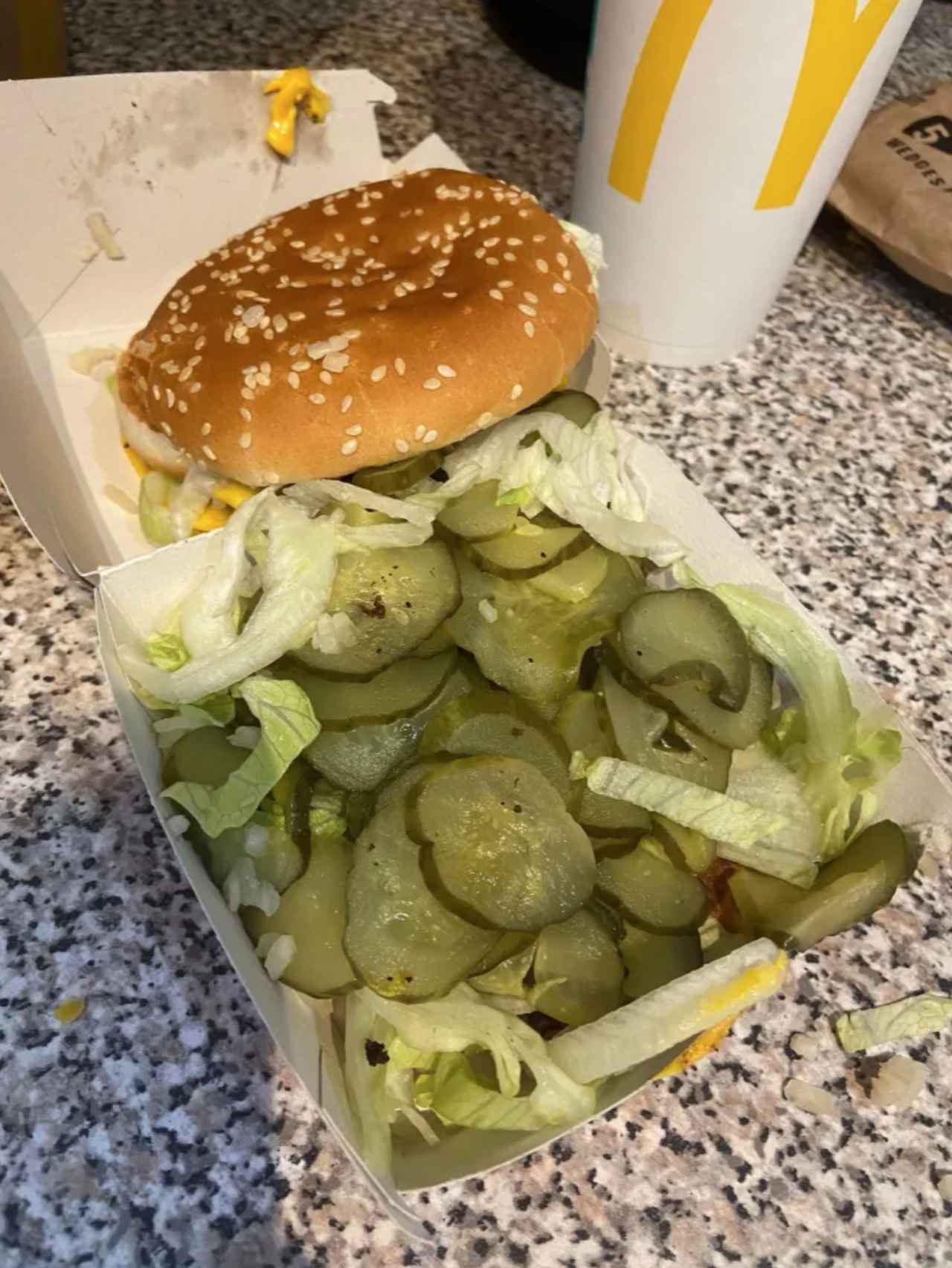 マクドナルド、“ピクルス多め”で頼んだビッグマックの「コレジャナイ感」がすごい FRONTROW