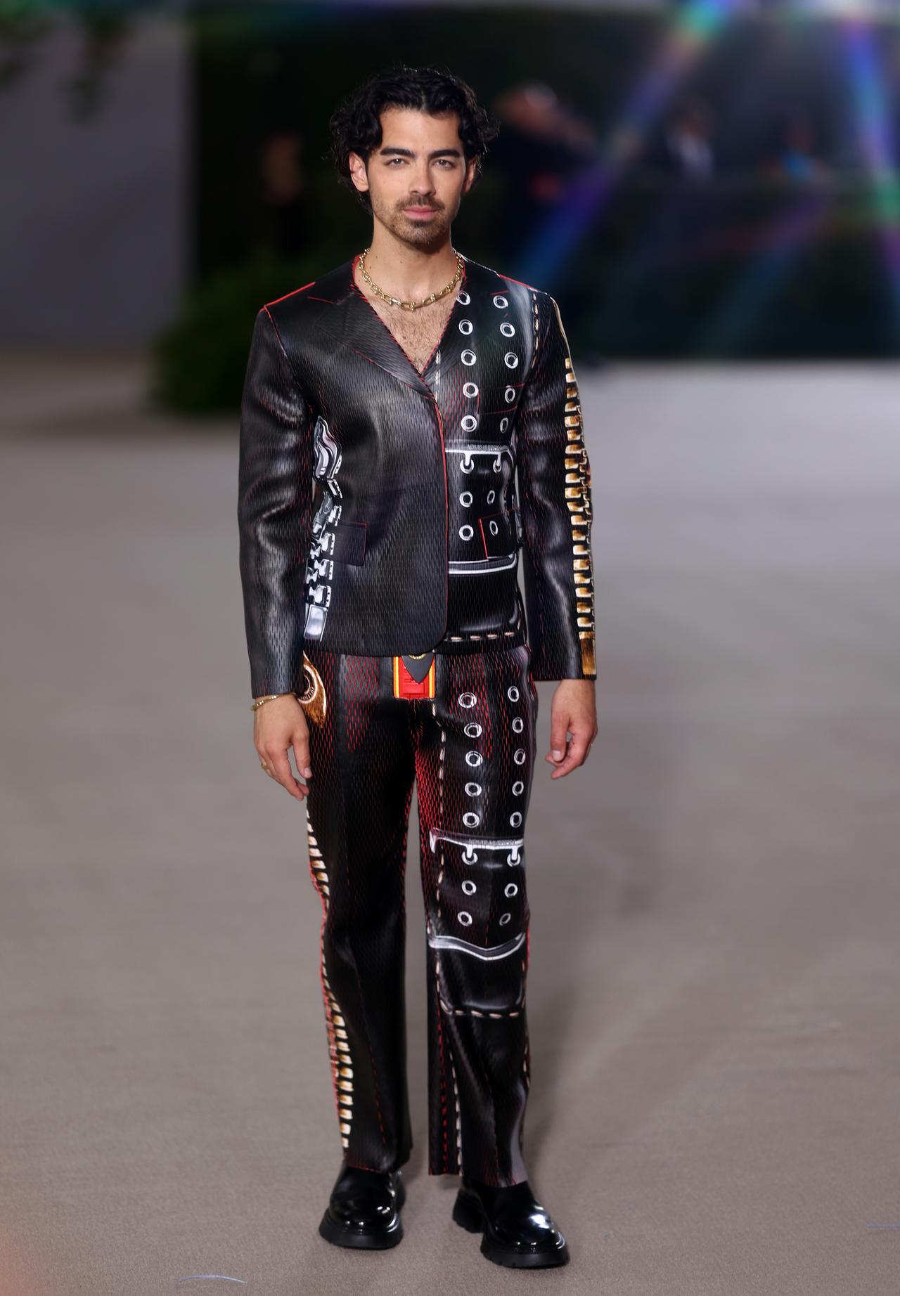 画像 : ジョー・ジョナス：Louis Vuitton