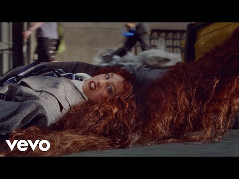 画像: Chappell Roan - The Subway (Official Music Video) www.youtube.com